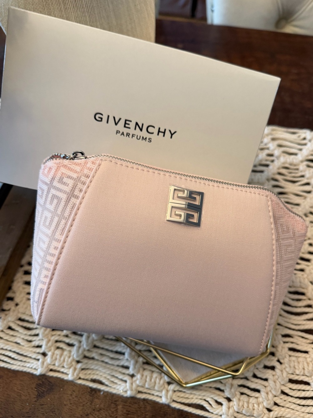 Givenchy Makeup Pouch - Pink - New In Box - Picture 2 of 4